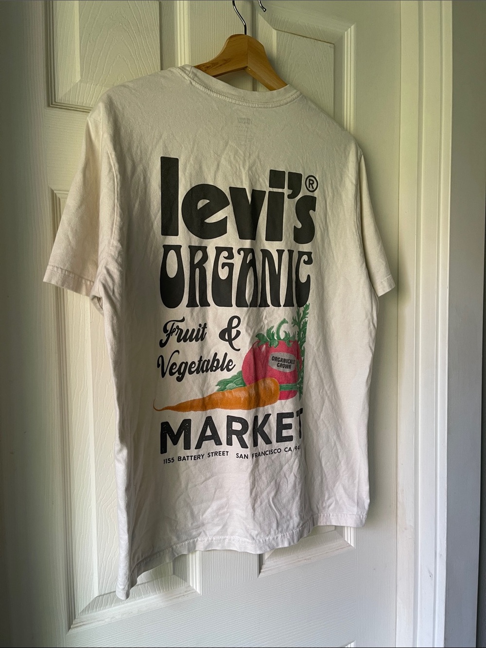 Levi's Organic Fruit & Vegetable Market Graphic Tee M - Picture 4 of 4